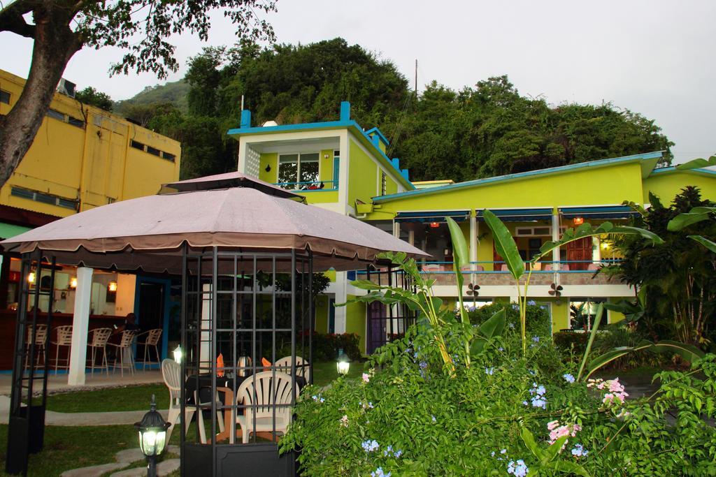 Castle Comfort Lodge Roseau Exterior foto