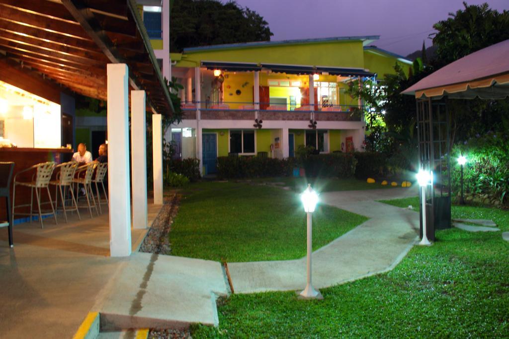 Castle Comfort Lodge Roseau Exterior foto
