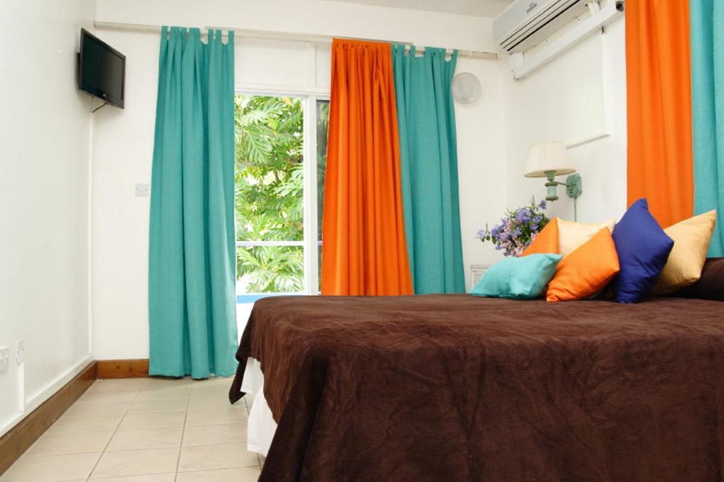 Castle Comfort Lodge Roseau Habitación foto