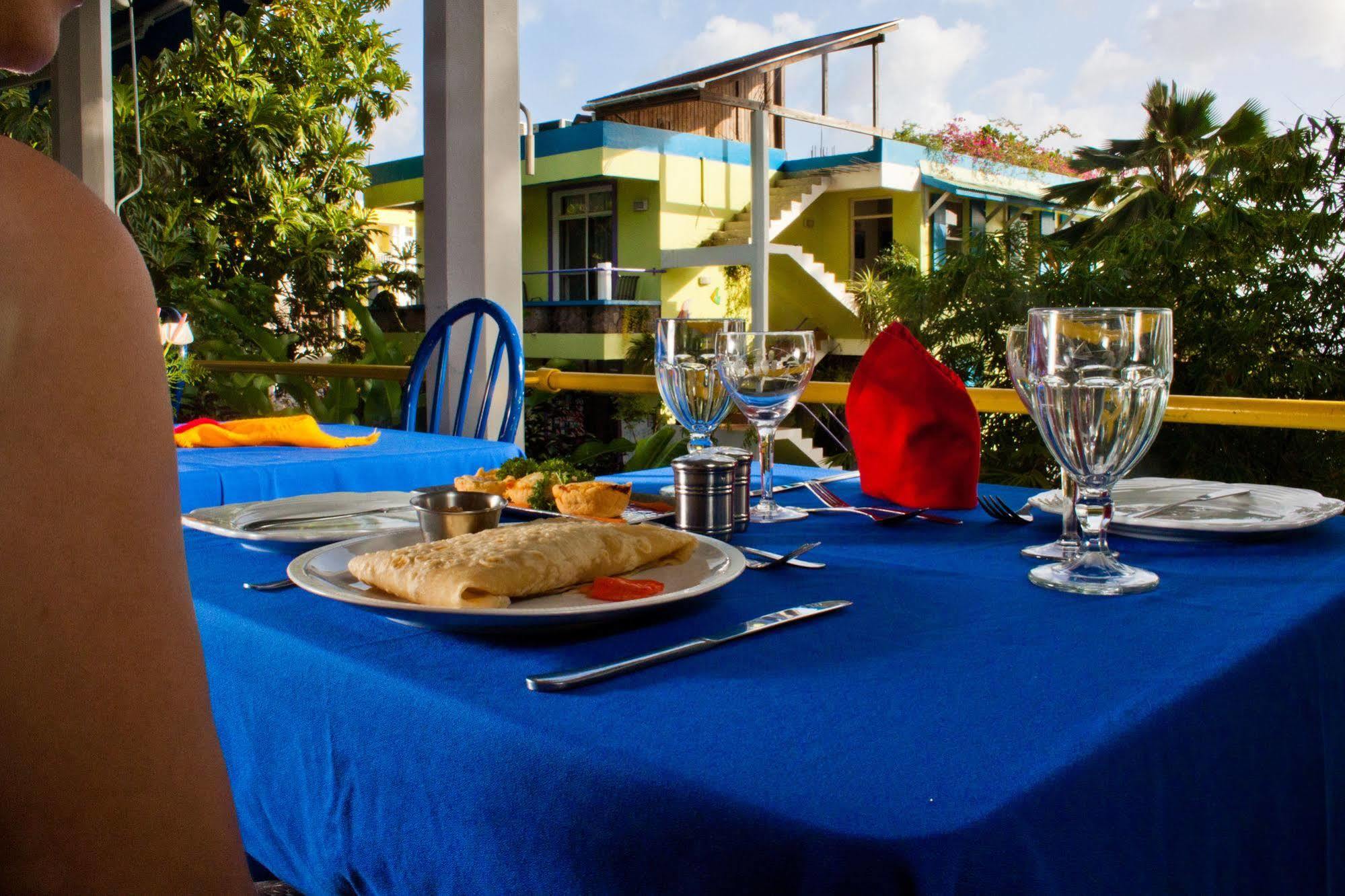 Castle Comfort Lodge Roseau Exterior foto